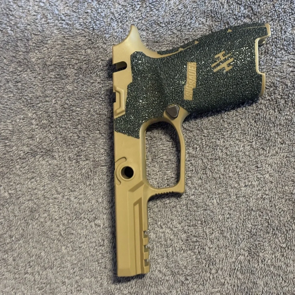 Sig Sauer P320c/M18 Grip Modile - Picture 2 of 2